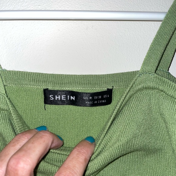 GREEN SCRUNCH TOP - Picture 2 of 2